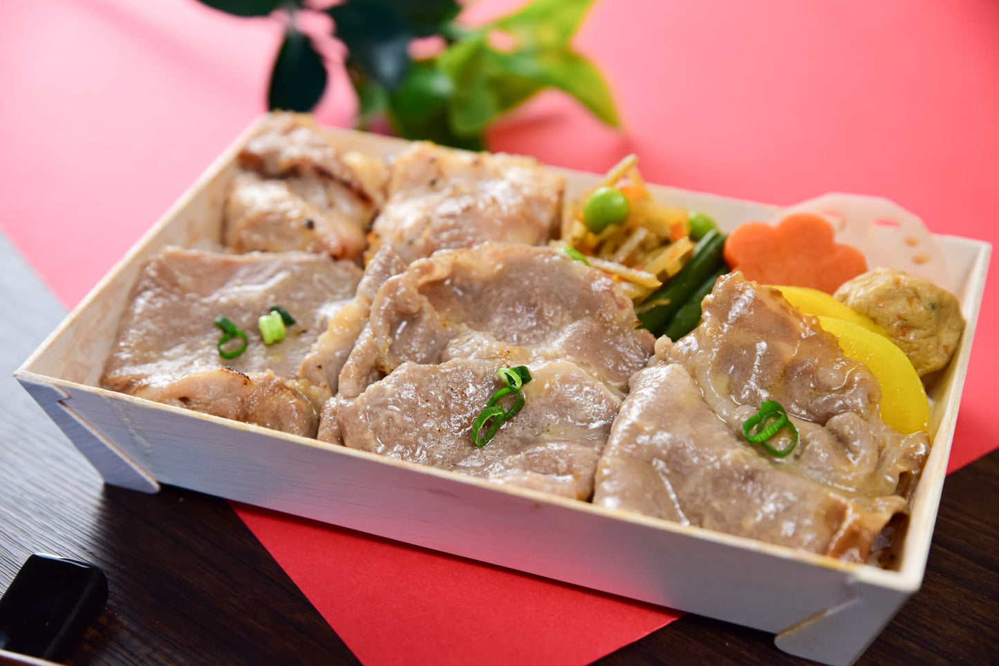 味噌漬け焼豚と鶏もも西京焼き弁当