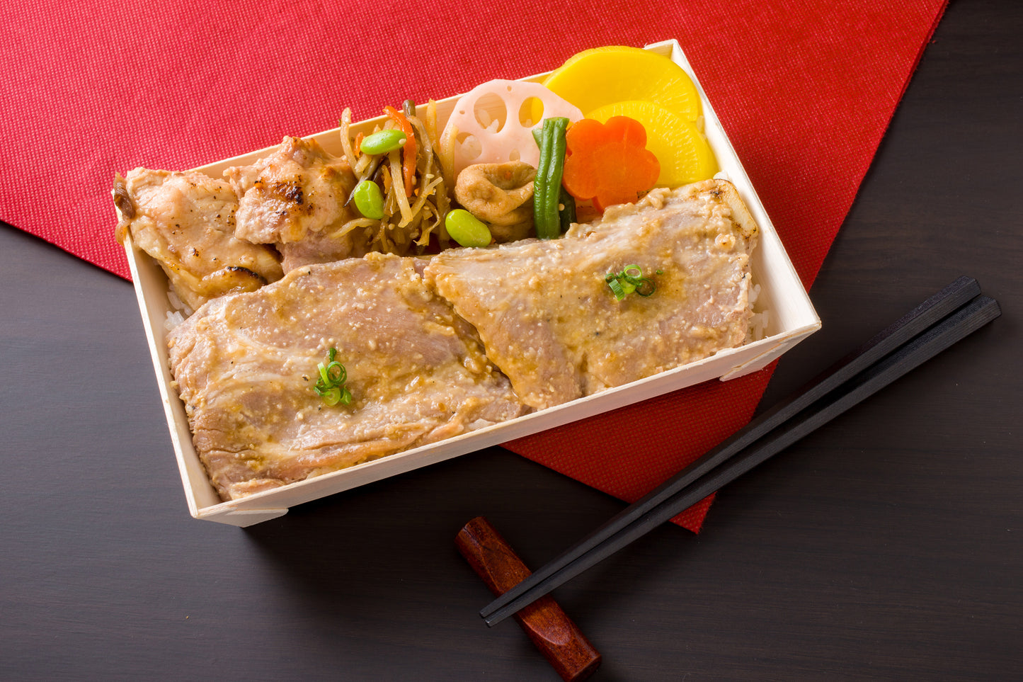 味噌漬け焼豚と鶏もも西京焼き弁当